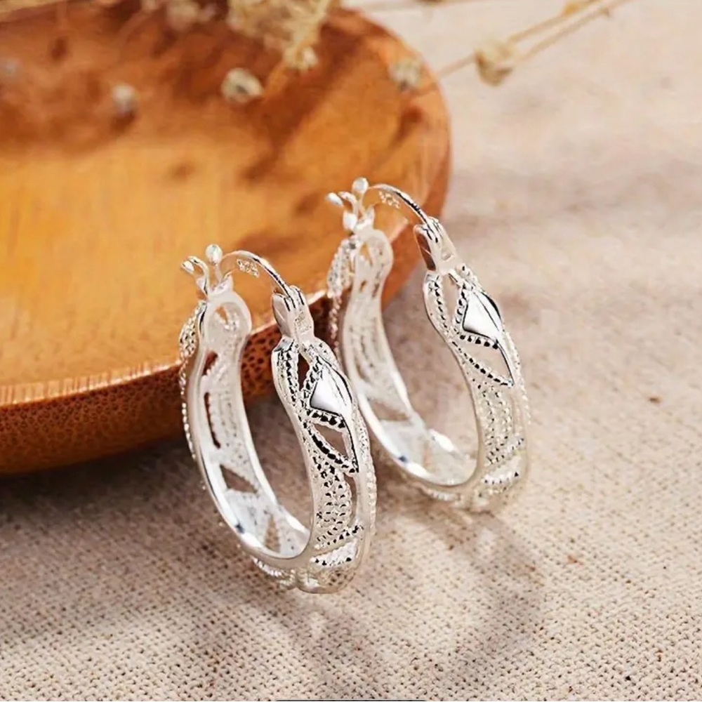 925 Silver Plated Flower hoop Earrings 😍host-pick!